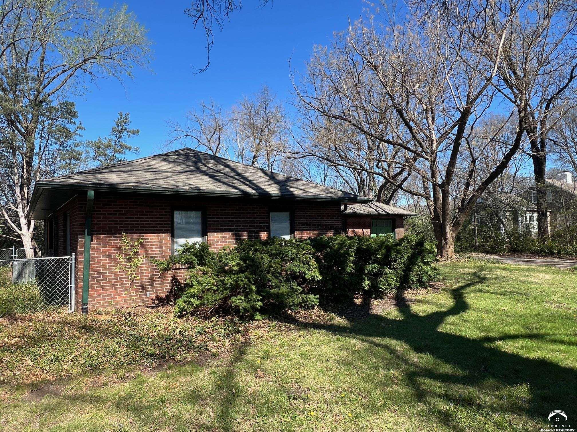 3 Westwood Road Lawrence, KS 66044 - Photo 3 of 94