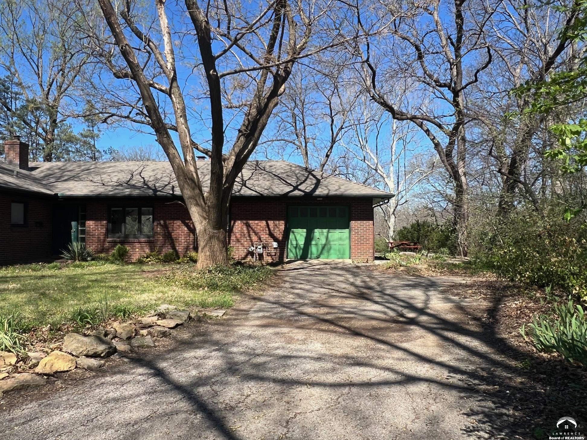 3 Westwood Road Lawrence, KS 66044 - Photo 4 of 94