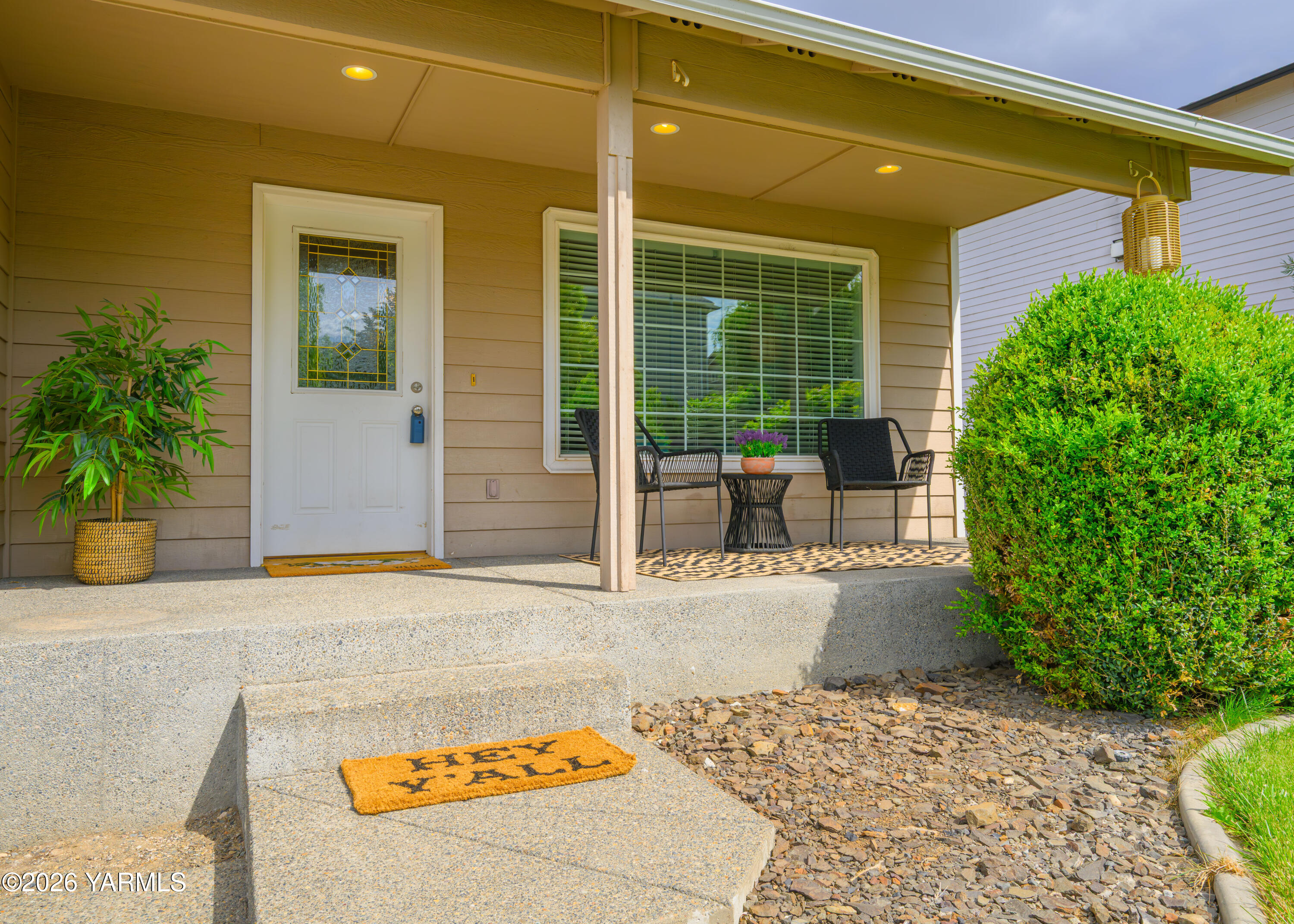 115 Lyle Loop Selah, WA 98942 - Photo 3 of 42 a view of a patio with table and chairs and potted plants