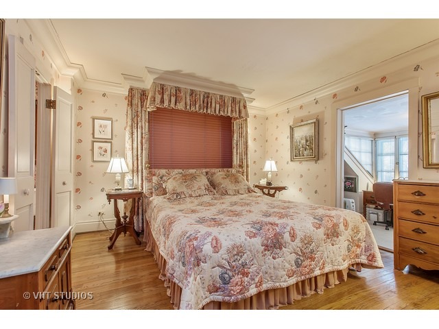 942 Tower Road Winnetka, IL 60093 - Photo 8 of 23