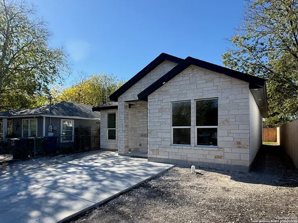 $2,000 | 411 Moselle Avenue, San Antonio, TX 78237