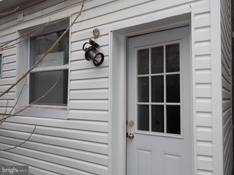 2212 Morris Street Philadelphia, PA 19145 - Photo 3 of 14 a view of walk in closet