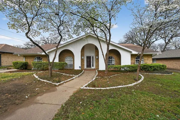 $349,000 | 704 Castlewood Lane, Arlington, TX 76012