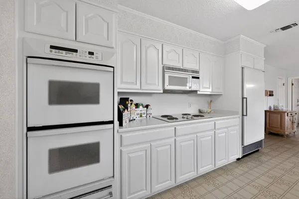 $349,000 | 704 Castlewood Lane, Arlington, TX 76012
