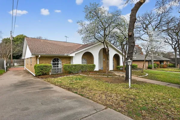 $349,000 | 704 Castlewood Lane, Arlington, TX 76012