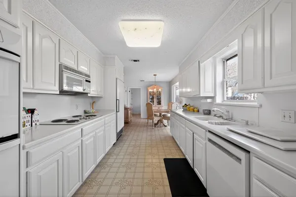 $349,000 | 704 Castlewood Lane, Arlington, TX 76012