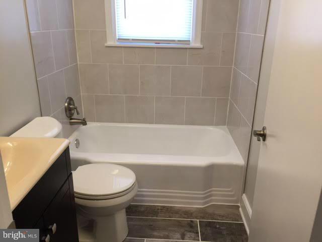 362 Grovethorn Road Baltimore, MD 21220 - Photo 7 of 14 a bathroom with a toilet and a bathtub