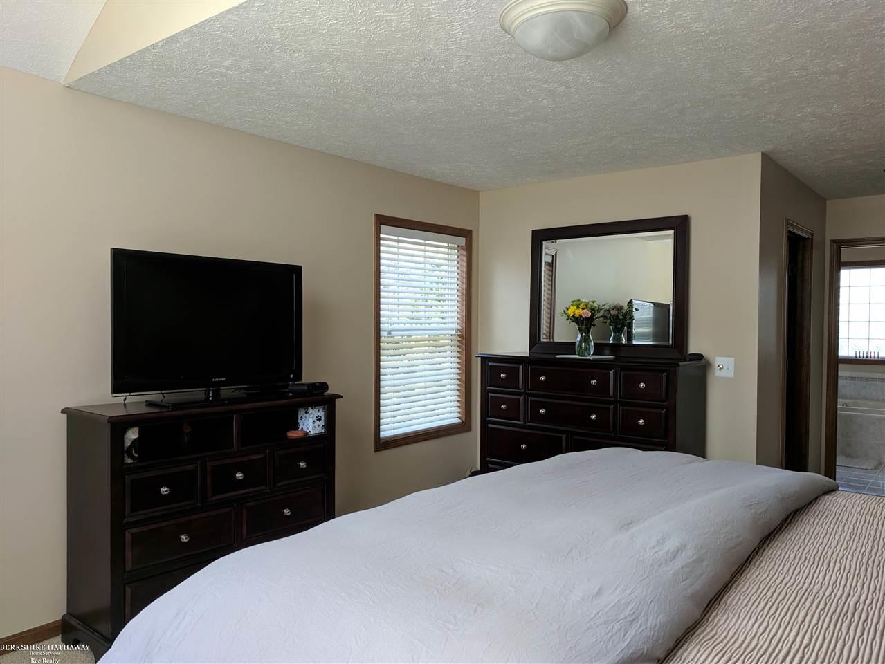 1934 Sundance Ridge Howell, MI 48843 - Photo 30 of 62 31376026-29.JPG