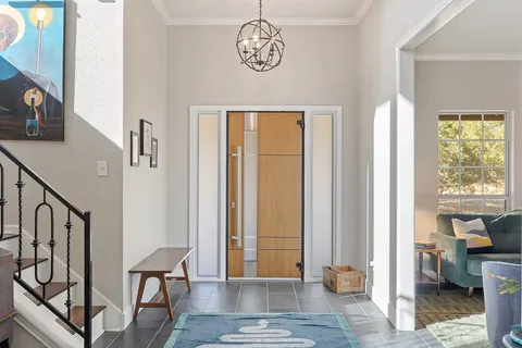 a view of livingroom with furniture