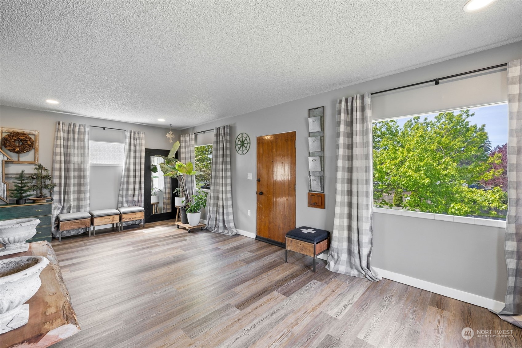 1601 Virginia Avenue Everett, WA 98201 - Photo 4 of 30 a view of livingroom with hardwood floor and a window