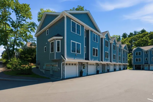 $535,000 | 32 Charter Street, Unit 1, Exeter, NH 03833