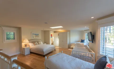 $16,850,000 | 30760 Broad Beach Road, Malibu, CA 90265