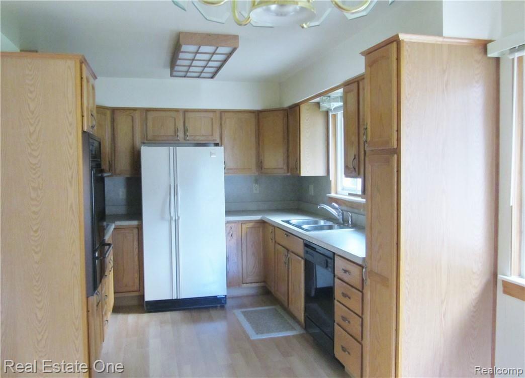 15410 Beech Daly Road Taylor, MI 48180 - Photo 7 of 48 019.JPG