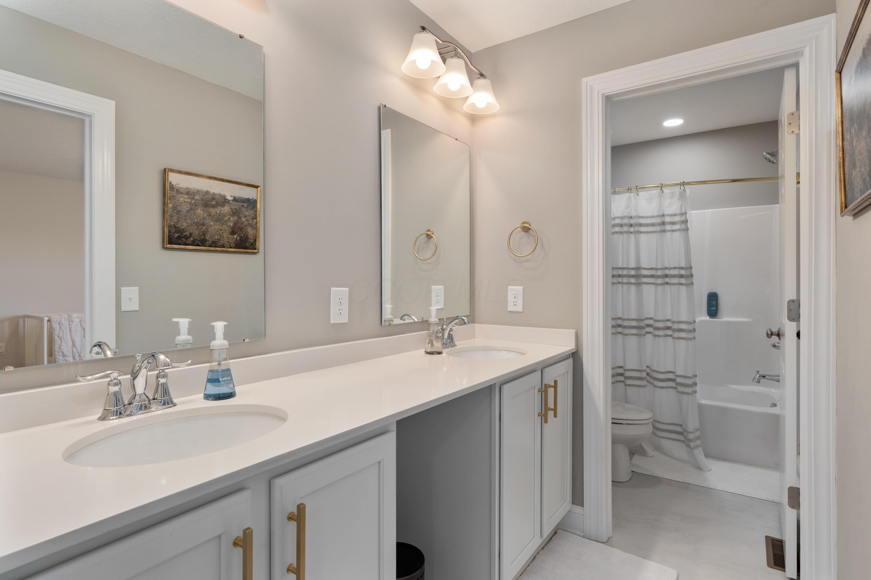 7308 Concord Road Delaware, OH 43015 - Photo 49 of 73 2nd Floor Guest Bathroom