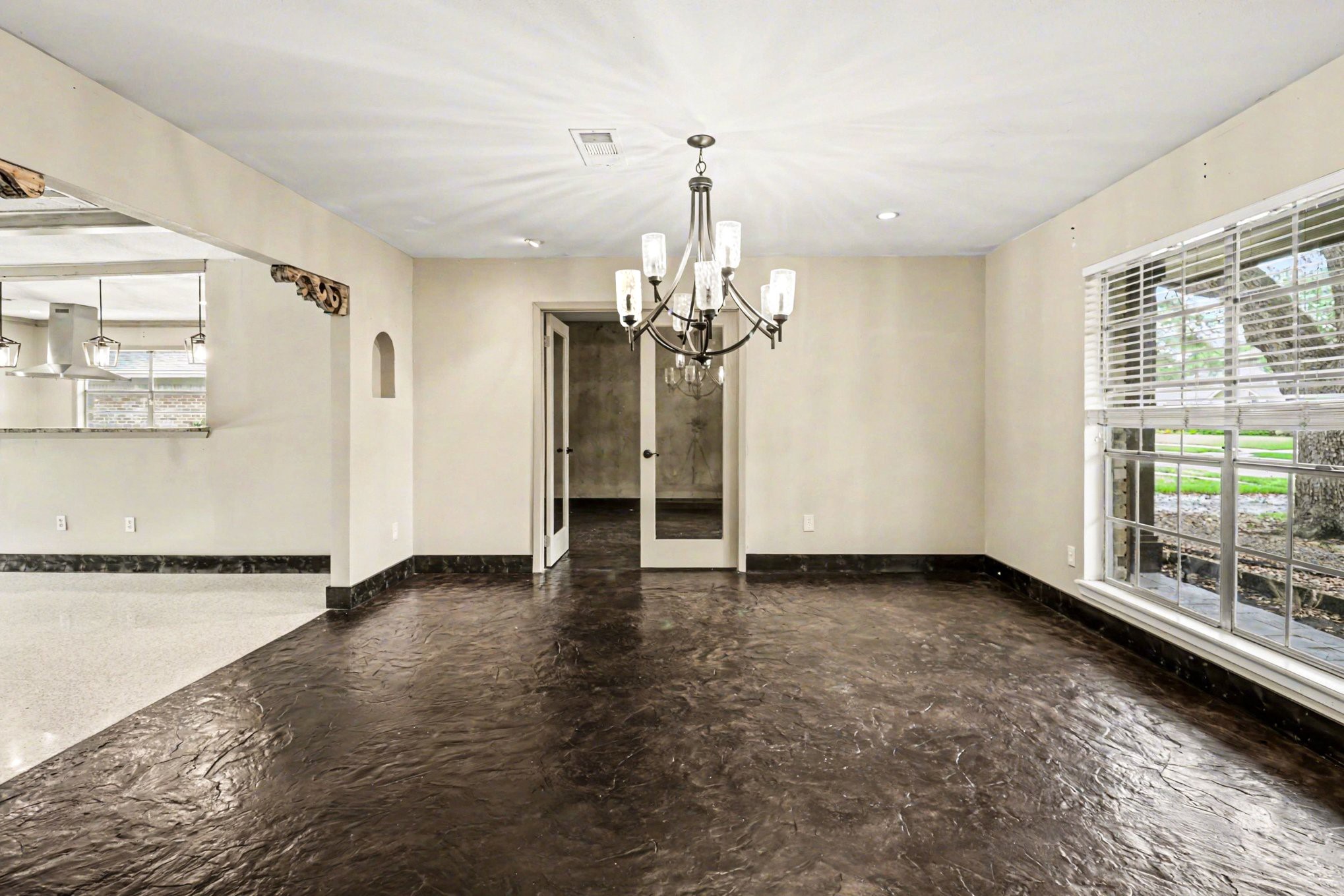 5251 Birdwood Road Houston, TX 77096 - Photo 7 of 35