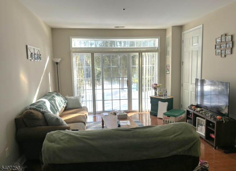 95 Limerick Lane Phillipsburg, NJ 08865 - Photo 2 of 10