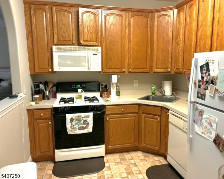 95 Limerick Lane Phillipsburg, NJ 08865 - Photo 5 of 10