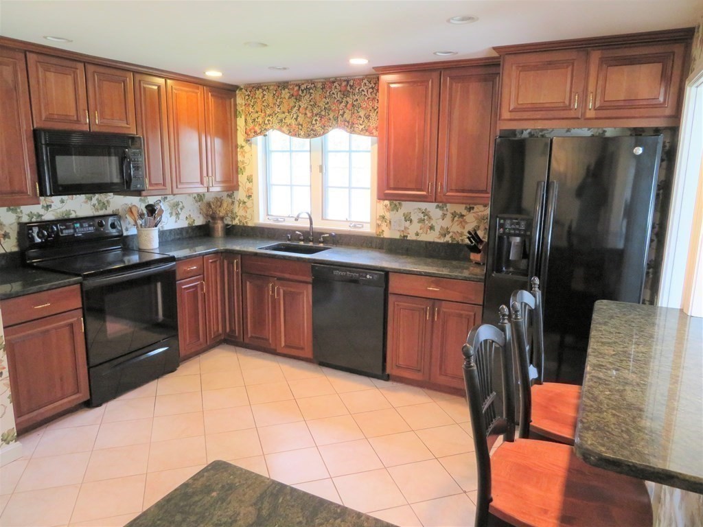 28 Doris Road Framingham, MA 01701 - Photo 5 of 23