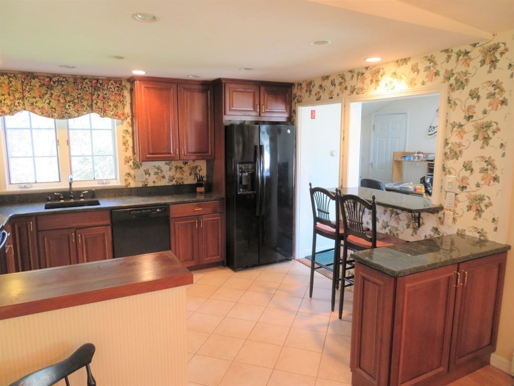 28 Doris Road Framingham, MA 01701 - Photo 6 of 23
