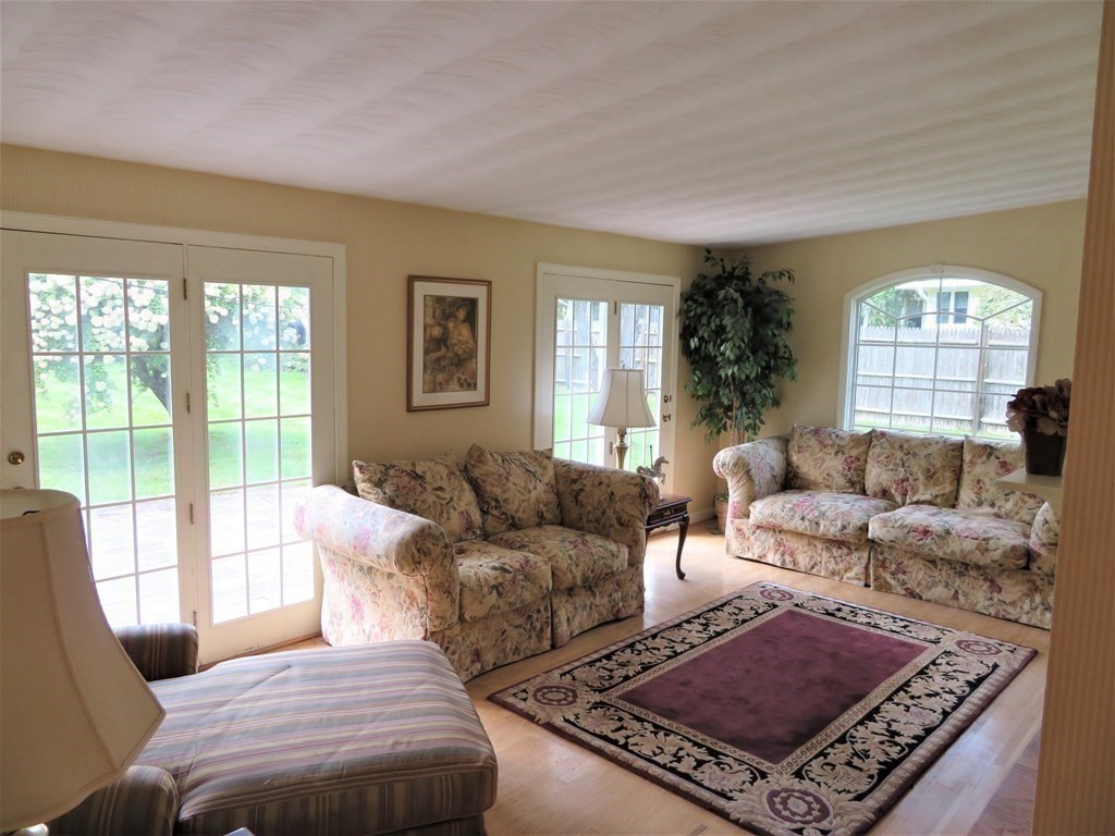 28 Doris Road Framingham, MA 01701 - Photo 9 of 23