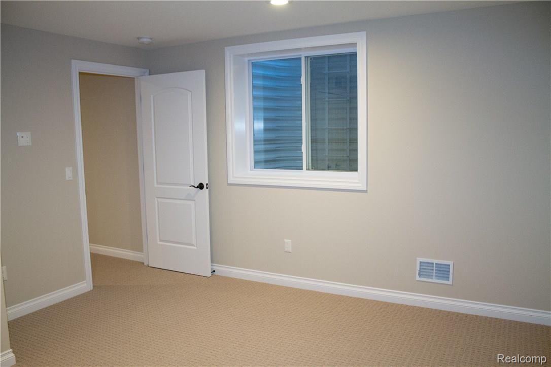 1901 Fiddler Court, Unit 7 Howell, MI 48843 - Photo 64 of 77 IMG_0474.jpg