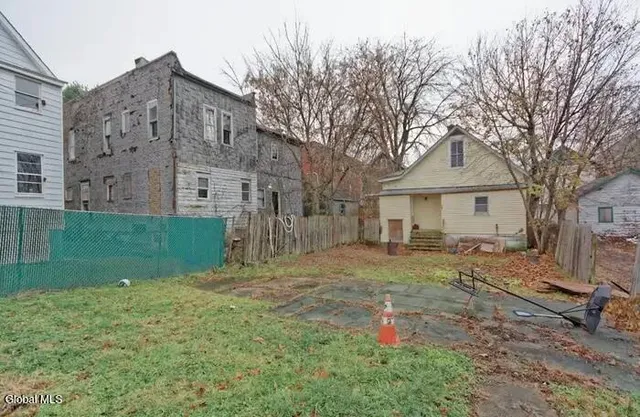 $129,999 | 565 Nott Street, Schenectady, NY 12308