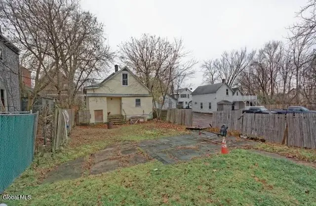 $129,999 | 565 Nott Street, Schenectady, NY 12308