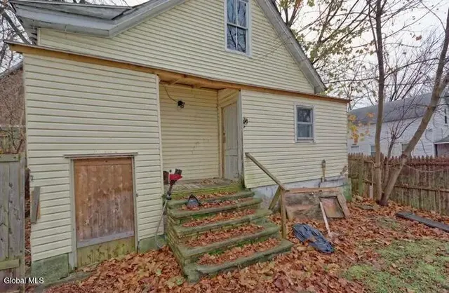 $129,999 | 565 Nott Street, Schenectady, NY 12308