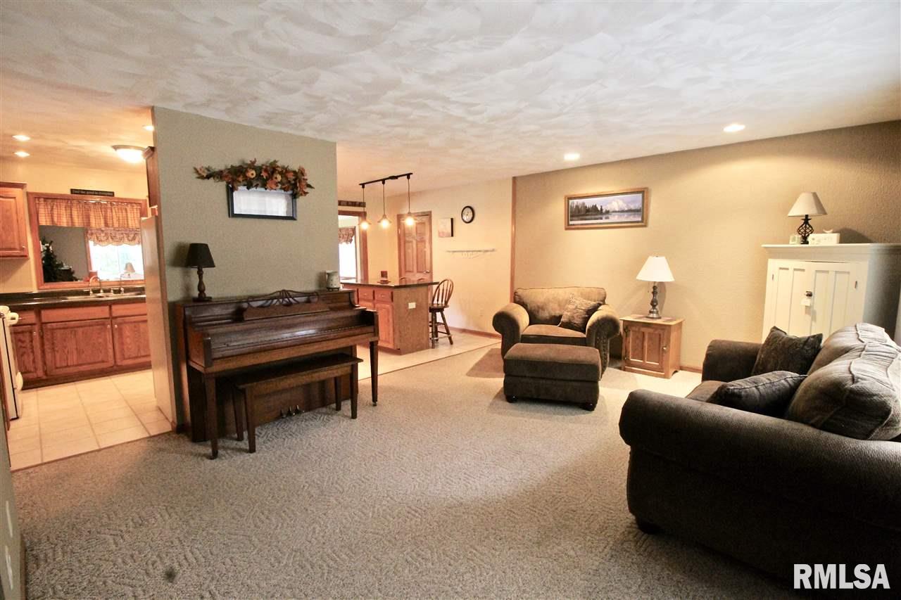 804 Linden Street Delavan, IL 61734 - Photo 2 of 33 Gallery Image 2