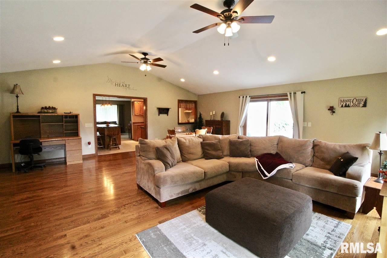804 Linden Street Delavan, IL 61734 - Photo 8 of 33 Gallery Image 8