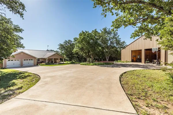 $725,000 | 420 Private Road 1400, Morgan, TX 76671