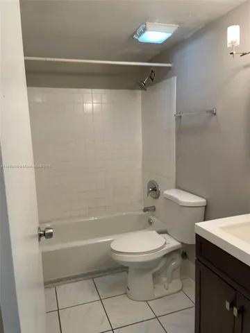 $1,950 | 5775 West 20th Avenue, Unit 210, Hialeah, FL 33012