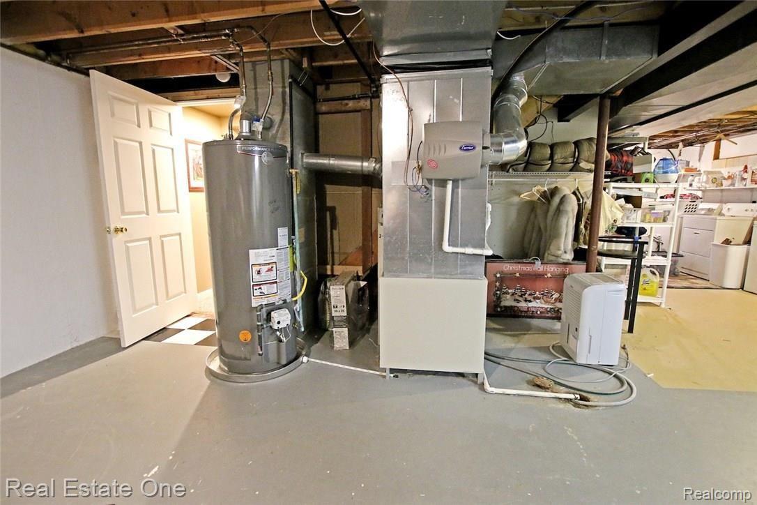 371 South Baldwin Road Oxford, MI 48371 - Photo 40 of 51 41) Basement.jpg