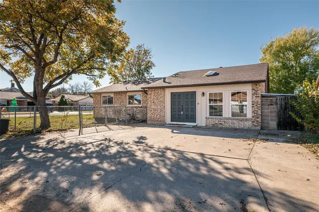 a house view with a outdoor space