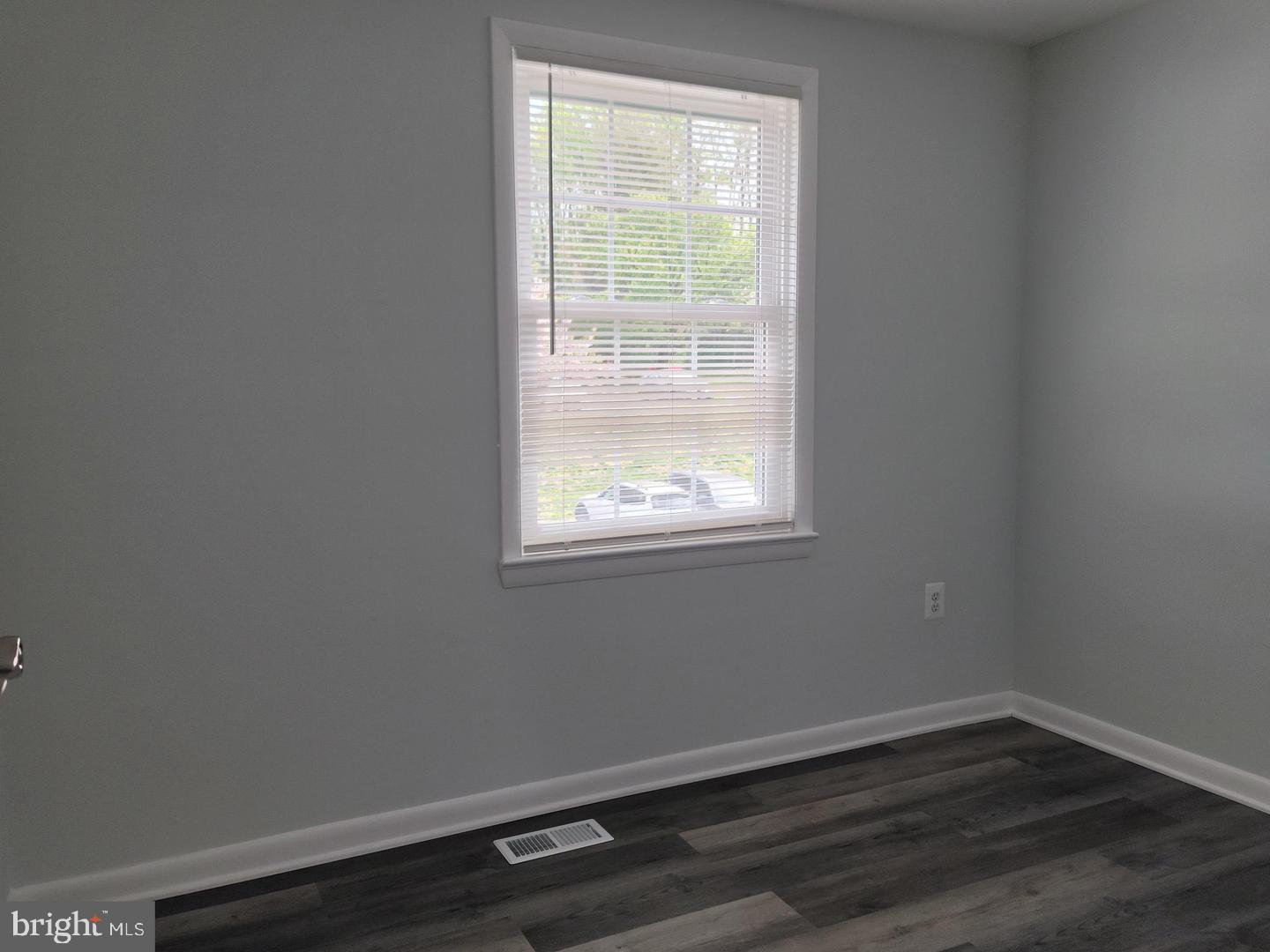 6220 Hillside Road Springfield, VA 22152 - Photo 11 of 23 Third bedroom on upper level