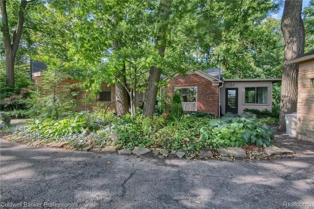 3900 Napier Road Canton, MI 48187 - Photo 1 of 28 001-Front.jpg