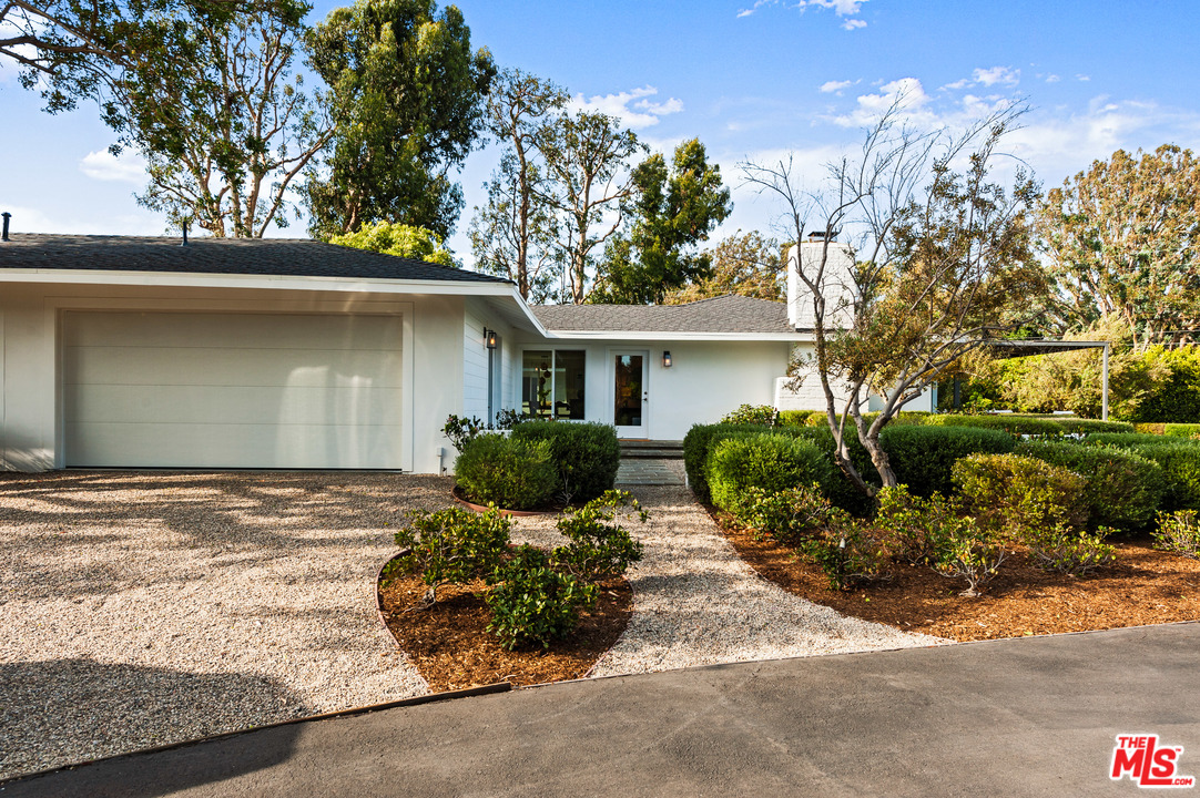 28730 Grayfox Street Malibu, CA 90265 - Photo 8 of 48