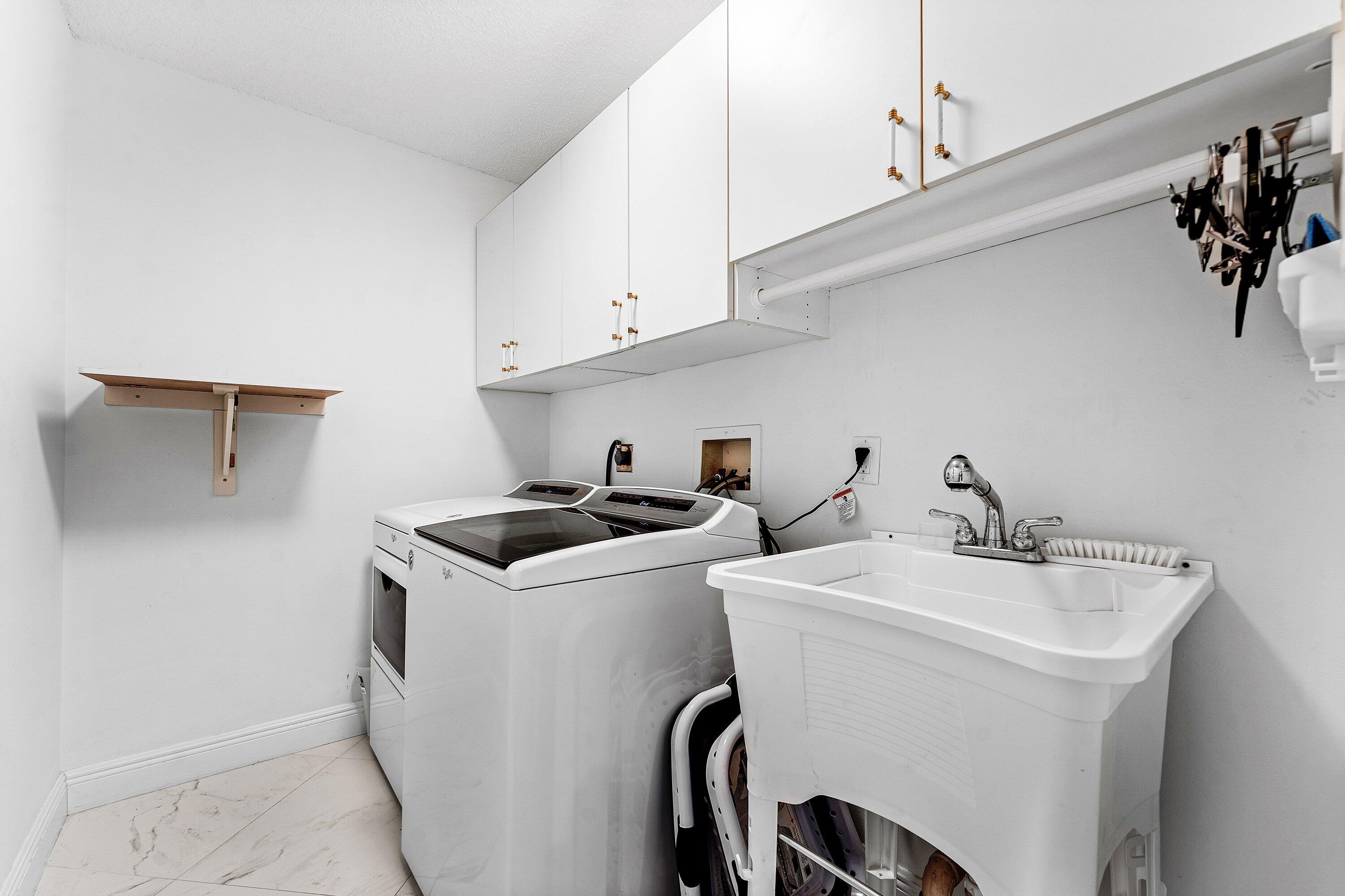 35 Woods Lane Boynton Beach, FL 33436 - Photo 34 of 82 a utility room with dryer and washer