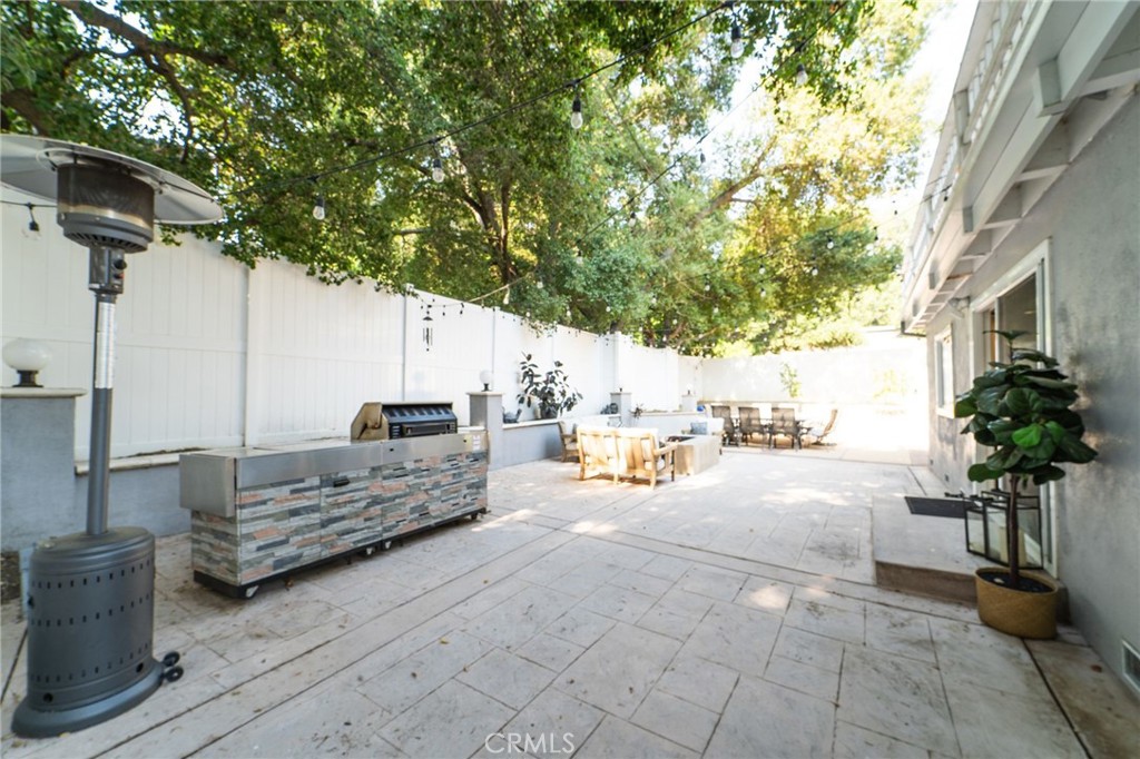 21366 Rios Street Woodland Hills, CA 91364 - Photo 3 of 25
