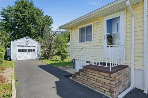 $400,000 | 40-2 Dupont Street, North Plainfield, NJ 07060