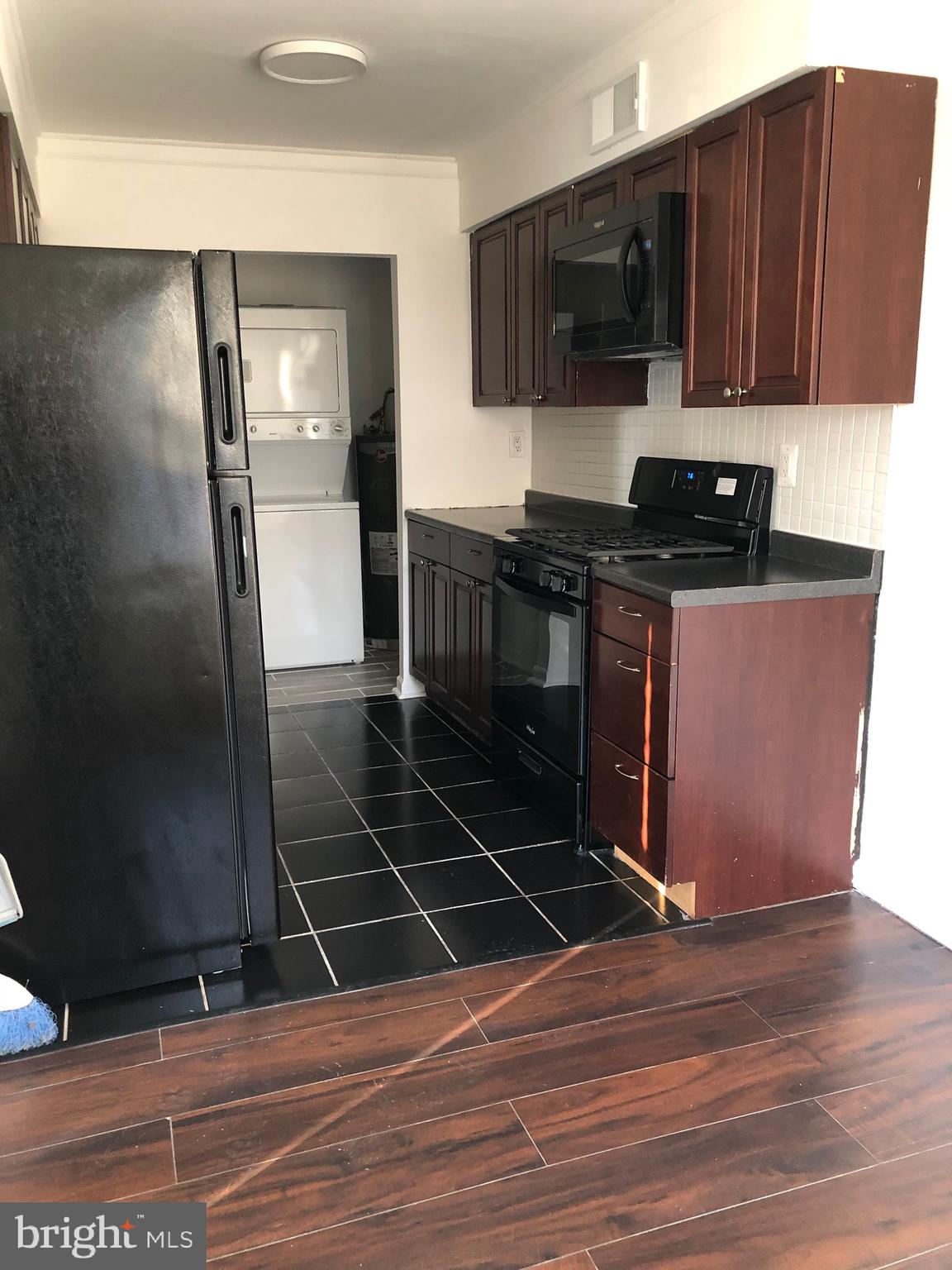 12135 Academy Road, Unit 44 Philadelphia, PA 19154 - Photo 9 of 19 New Range & Microwave