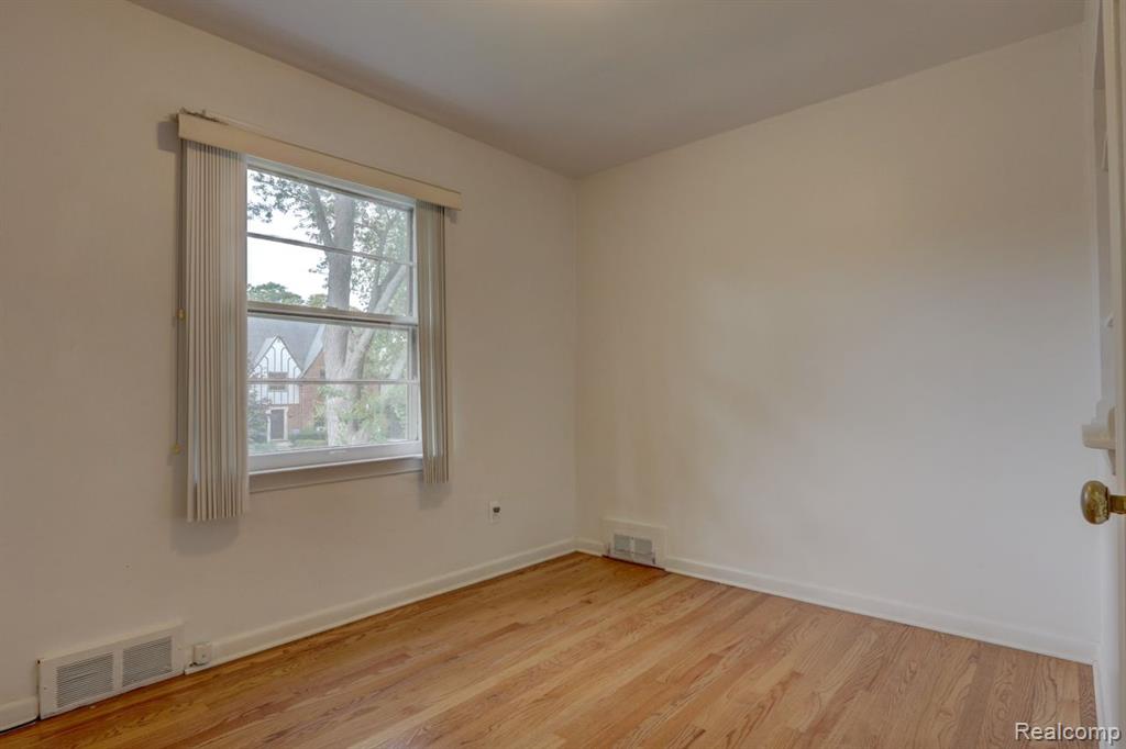 916 Harcourt Road Grosse Pointe, MI 48230 - Photo 21 of 28