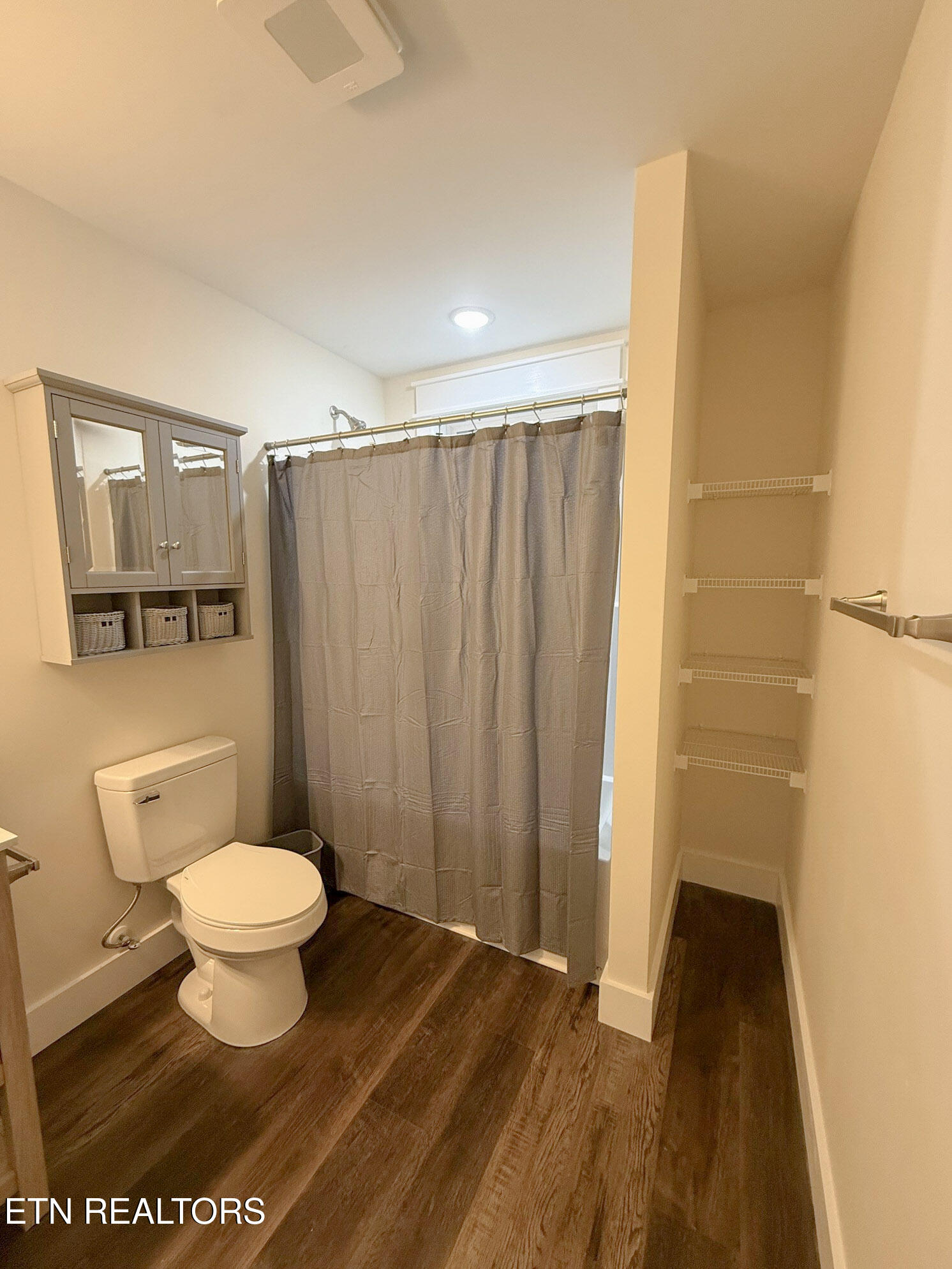 484 Wells Road Crossville, TN 38555 - Photo 17 of 24 Bathroom