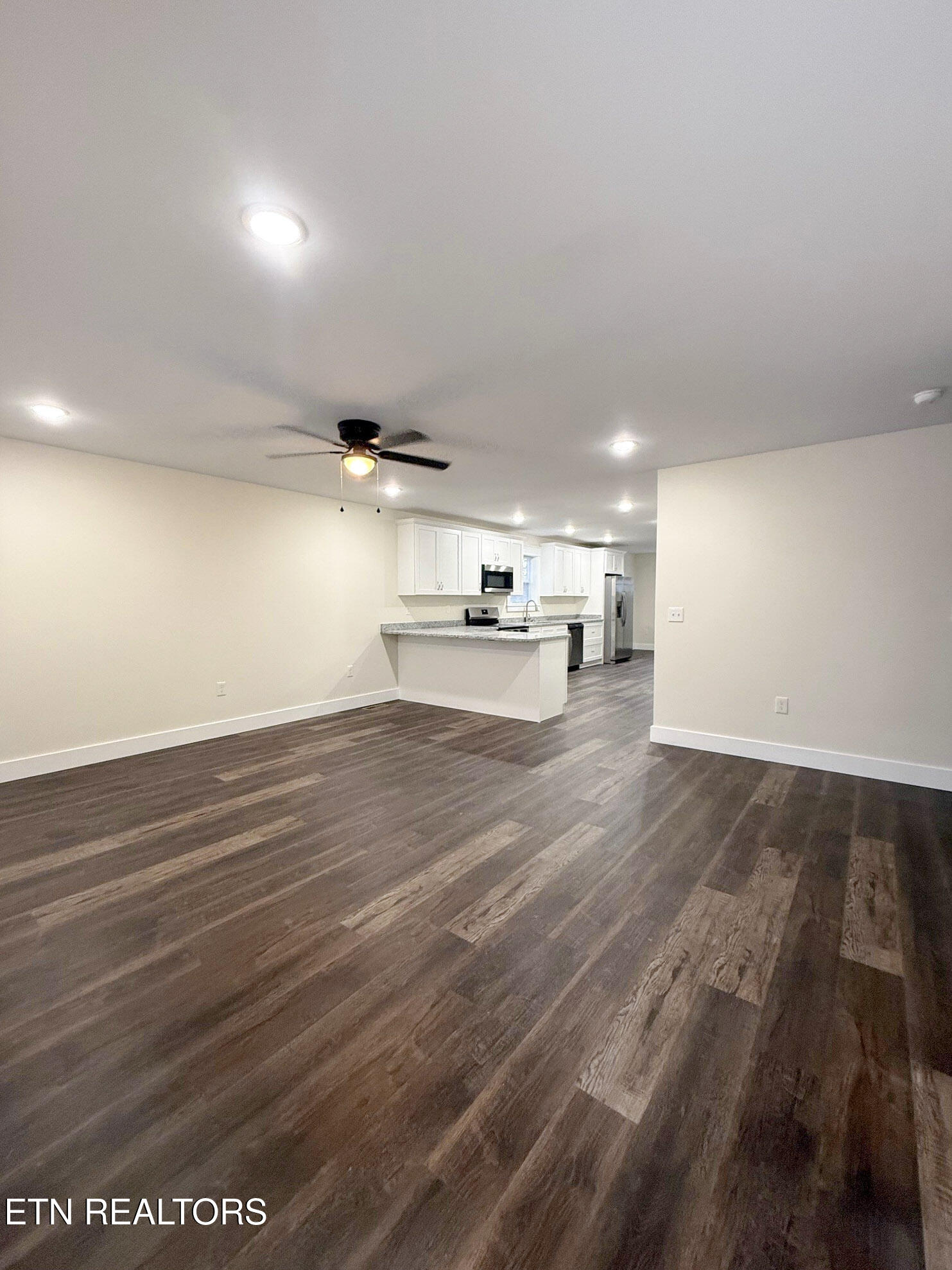 484 Wells Road Crossville, TN 38555 - Photo 9 of 24 Living Room/ Kitchen