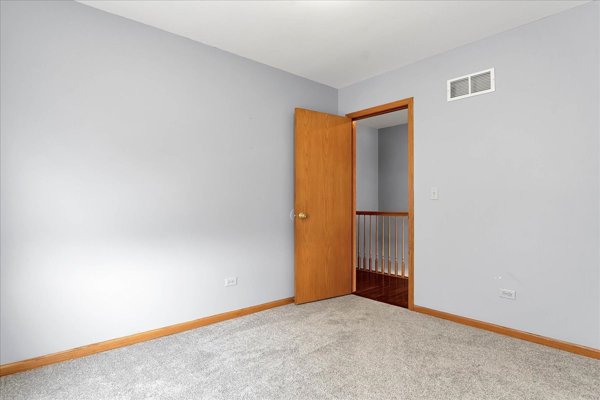 2029 Ridgemoor Drive Plainfield, IL 60586 - Photo 14 of 26 an empty room with windows