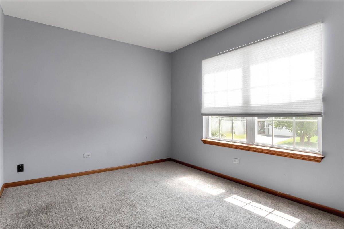 2029 Ridgemoor Drive Plainfield, IL 60586 - Photo 18 of 26 an empty room with a window