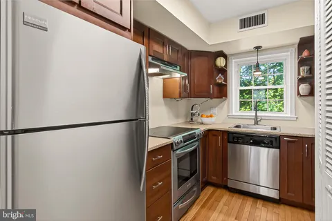 $424,500 | 7611 Tiverton Drive, Springfield, VA 22152
