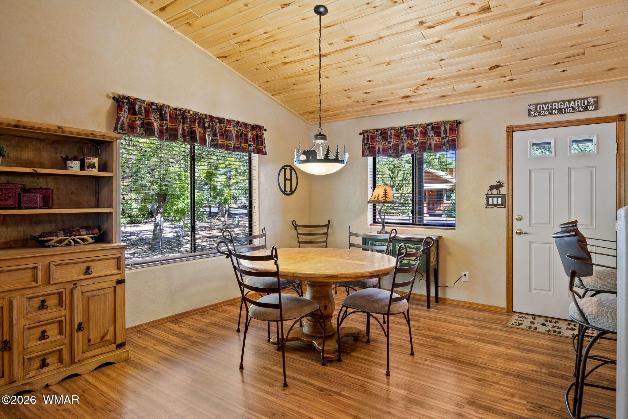 2335 Buffalo Loop Overgaard, AZ 85933 - Photo 5 of 56