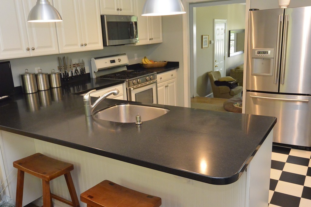 18 Longmeadow Road Medfield, MA 02052 - Photo 8 of 21 Gallery Image 8