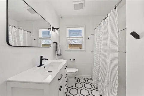 $460,000 | 909 West 85th Street, Kansas City, MO 64114